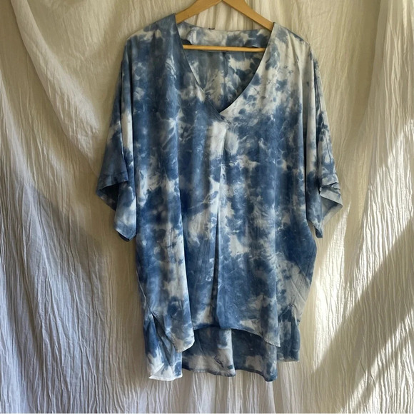 90%OFF❣️Marc New York Andrew Marc Blue Tie Dye V-Neck Short Sleeve Tunic Top, 1X - Picture 3 of 10